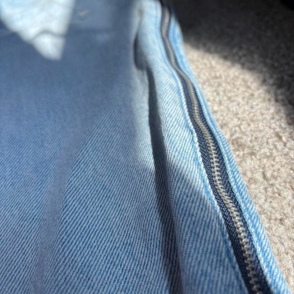 Abercrombie and Fitch Annie High Rise Girlfriend Jeans - Picture 7 of 8